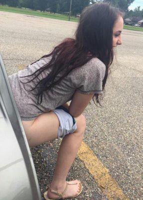 Chicas Pilladas Meando